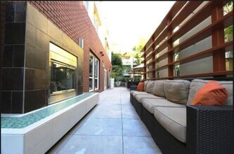 21301 Erwin St, Unit 238 in Woodland Hills, CA - Building Photo - Building Photo