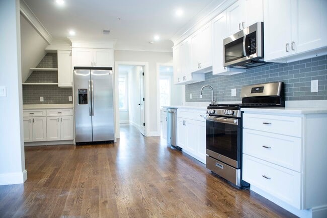 53 Quint Ave, Unit 53 in Boston, MA - Building Photo - Building Photo