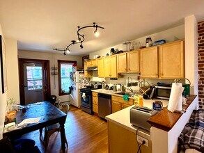2 Mead St, Unit 2A in Boston, MA - Building Photo - Building Photo