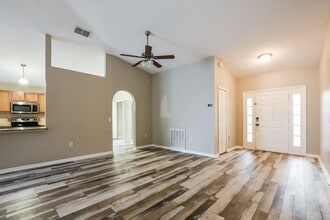 2114 Nicollett Way in Leesburg, FL - Building Photo - Building Photo