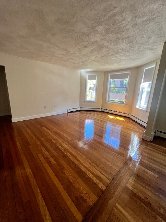 303 Tappan St, Unit 1B in Brookline, MA - Building Photo - Building Photo