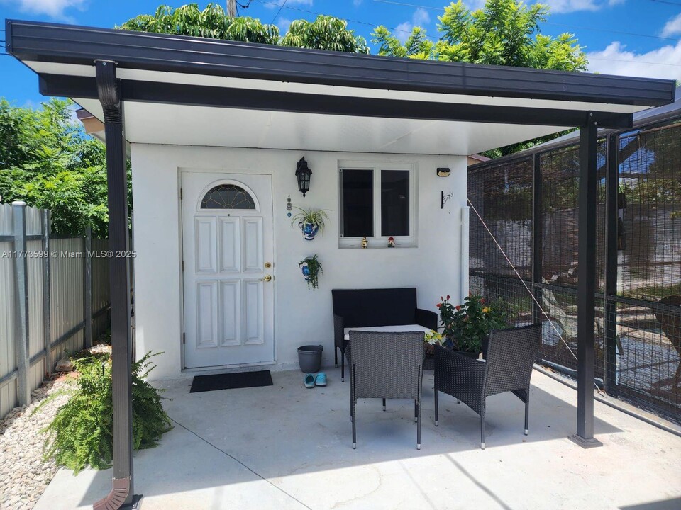 20731 SW 117th Ave in Miami, FL - Building Photo