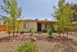 19 Lowery St in Henderson, NV - Building Photo