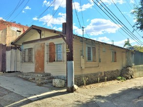 10059 Commerce Ave in Tujunga, CA - Building Photo - Building Photo