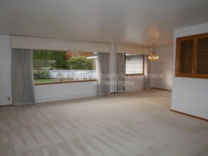 8615 23rd Ave NW in Seattle, WA - Building Photo - Building Photo