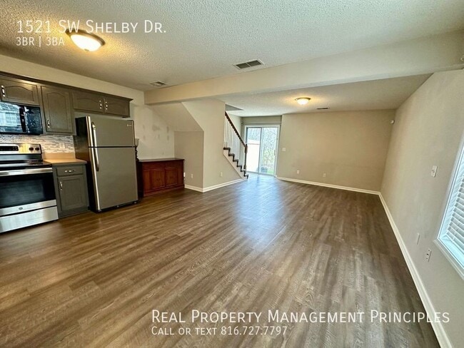 1521 SW Shelby Dr in Lee's Summit, MO - Building Photo - Building Photo