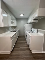 2120 Strawberry Rd in Pasadena, TX - Building Photo