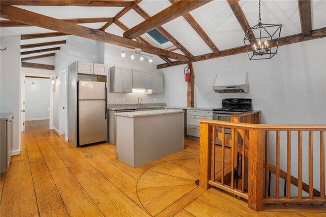 31 Bridge St in Newport, RI - Foto de edificio - Building Photo