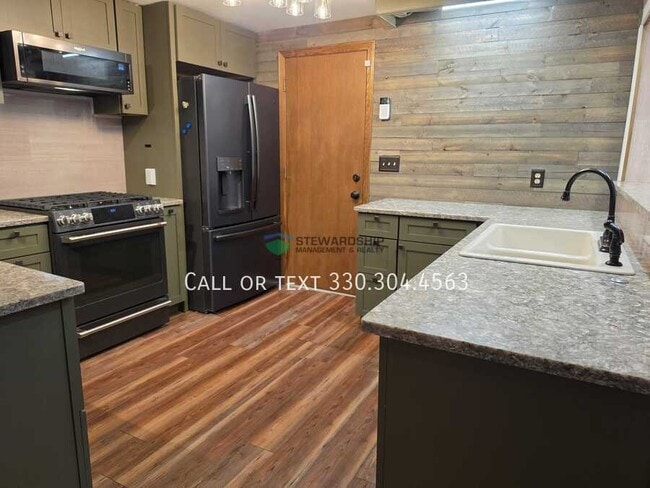 1822 Woodlawn Ave NW in Canton, OH - Building Photo - Building Photo