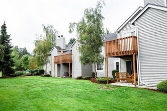 Crown Pointe Apartments in Tacoma, WA - Foto de edificio - Building Photo