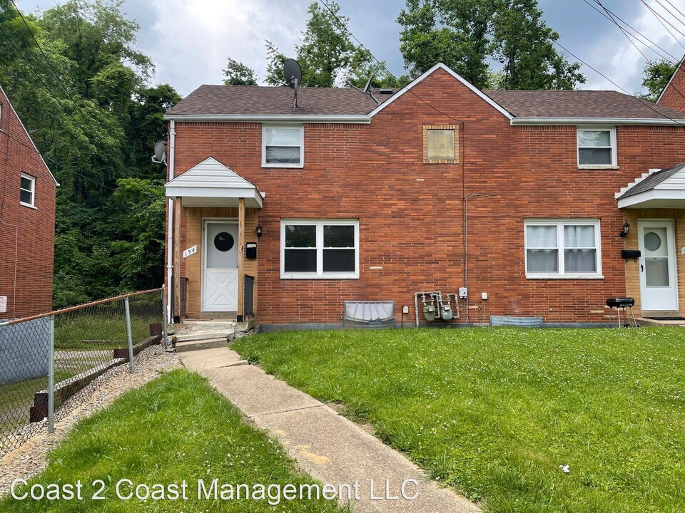 194 Howard St in Penn Hills, PA - Building Photo