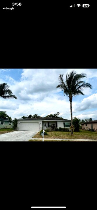 4585 Betelnut St in Boca Raton, FL - Building Photo