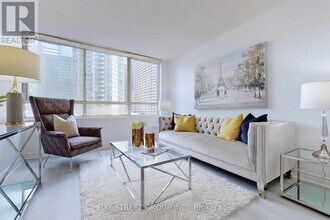 633 Bay St. in Toronto, ON - Building Photo - Building Photo