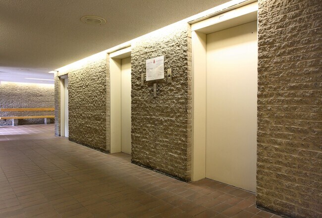 Gilboa Place in Ottawa, ON - Building Photo - Building Photo