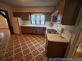 186 Powder House Blvd in Somerville, MA - Building Photo