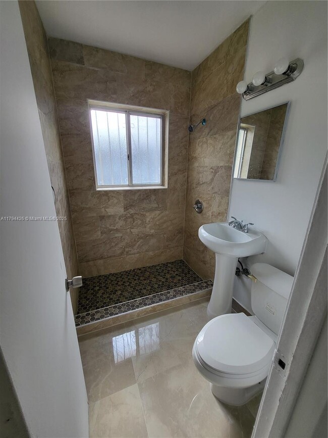 3110 NW 19th Ave in Miami, FL - Building Photo - Building Photo