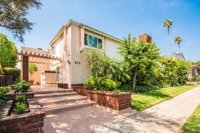property at 910 19th St