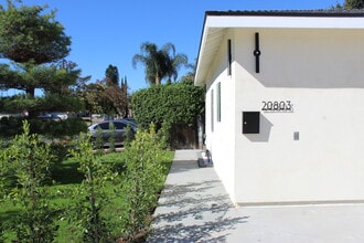 20803 Bassett St in Los Angeles, CA - Building Photo - Building Photo