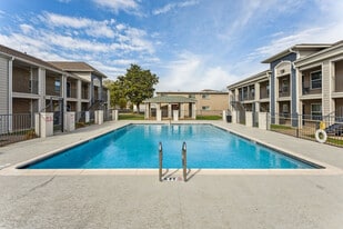 The Life at Parkview in Pasadena, TX - Building Photo