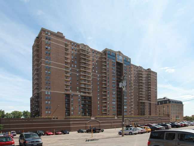 River West Apartments in Minneapolis, MN - Building Photo - Building Photo