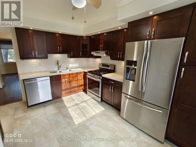 4 Stonedale Placeway in Toronto, ON - Building Photo - Building Photo