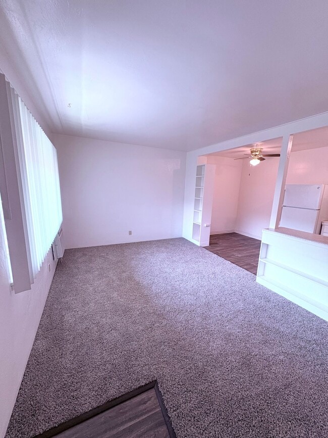 Alpine Apartments in Sacramento, CA - Foto de edificio - Building Photo