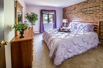 Courtyards Village West in North Aurora, IL - Foto de edificio - Building Photo