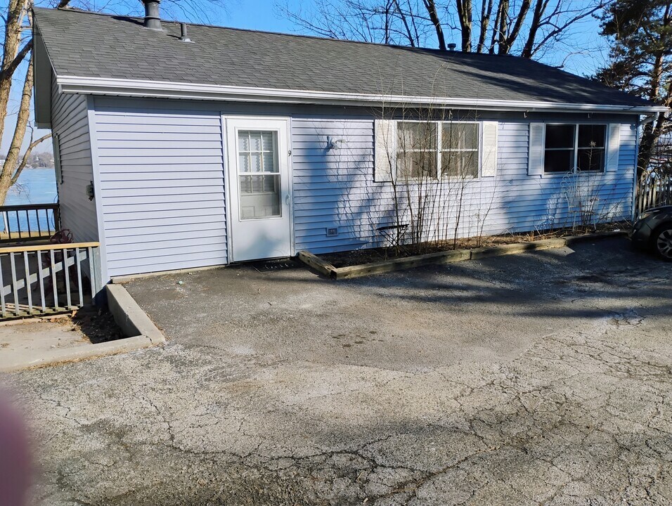 152 North Ave in Wauconda, IL - Building Photo