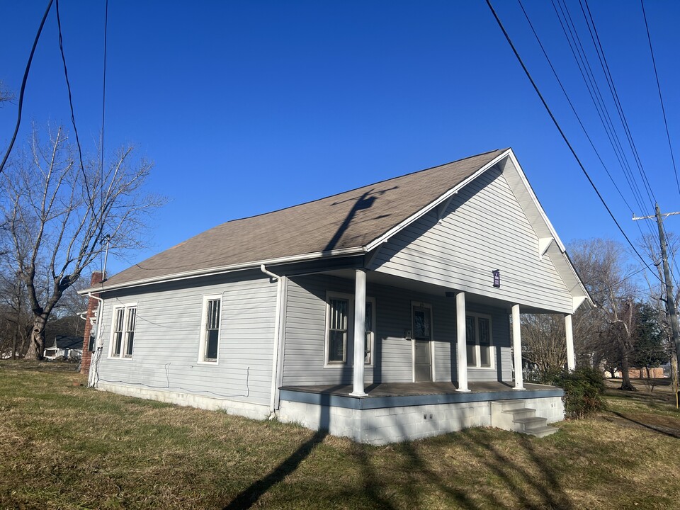 219 12th St NW in Hickory, NC - Building Photo