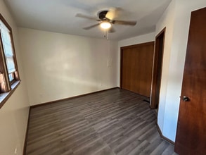 422 E Broadway St in Newton, KS - Building Photo - Building Photo