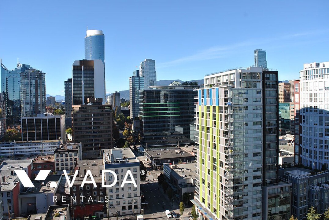 1001 Richards St in Vancouver, BC - Building Photo