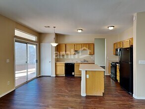 126 Camino Francisco in Henderson, NV - Foto de edificio - Building Photo
