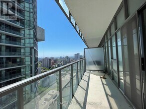 33 Charles St E in Toronto, ON - Building Photo - Building Photo