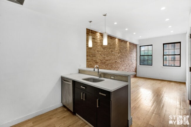 37 Lexington Ave