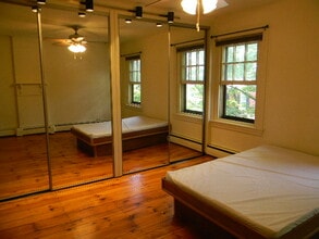 236 W Barnard St, Unit Apartment Two in West Chester, PA - Foto de edificio - Building Photo
