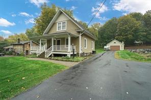 41 Oakland Ave in Woodbury, NY - Building Photo