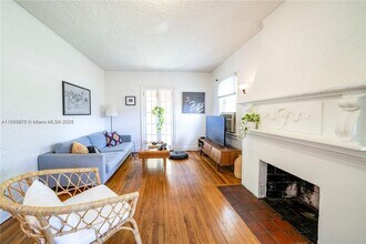 902 Salzedo St in Coral Gables, FL - Building Photo - Building Photo