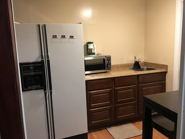 8119 Loyola Blvd, Unit 1A in Los Angeles, CA - Building Photo - Building Photo