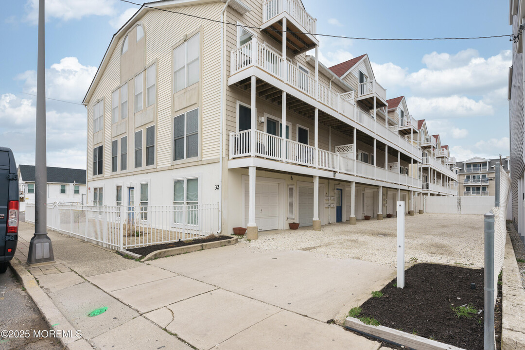 32 Webster Ave in Seaside Heights, NJ - Building Photo