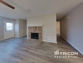 2422 Meadowgate Ln in Lancaster, TX - Building Photo - Building Photo