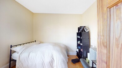 88 Hammond St, Unit 4M in Boston, MA - Foto de edificio - Building Photo