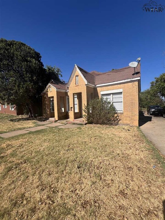 1205 Austin St in Wichita Falls, TX - Building Photo