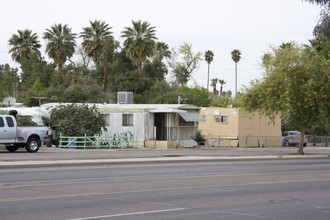 Lazy D Mobile Home Park in Phoenix, AZ - Building Photo - Building Photo