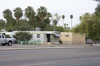 Lazy D Mobile Home Park in Phoenix, AZ - Foto de edificio - Building Photo