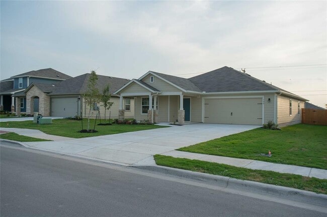 708 Comal Run in Hutto, TX - Foto de edificio - Building Photo