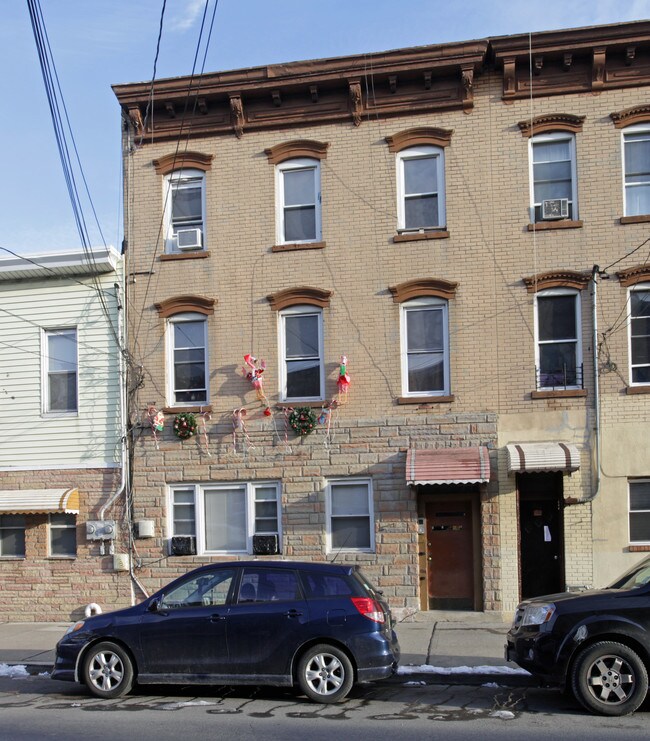 388 Palisade Ave in Jersey City, NJ - Foto de edificio - Building Photo