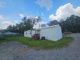 4716 Chumuckla Hwy in Pace, FL - Building Photo