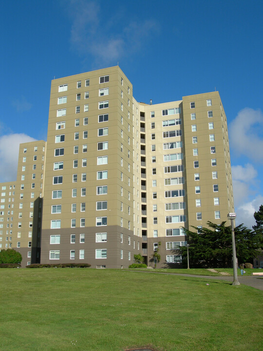 810 Gonzalez Drive in San Francisco, CA - Foto de edificio