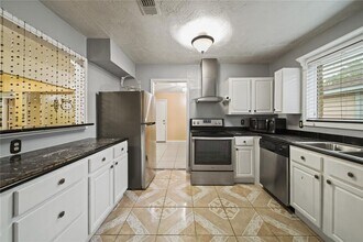 10431 Odessa Dr in Sugar Land, TX - Building Photo - Building Photo