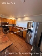 4200 7th St N in St. Petersburg, FL - Building Photo - Building Photo